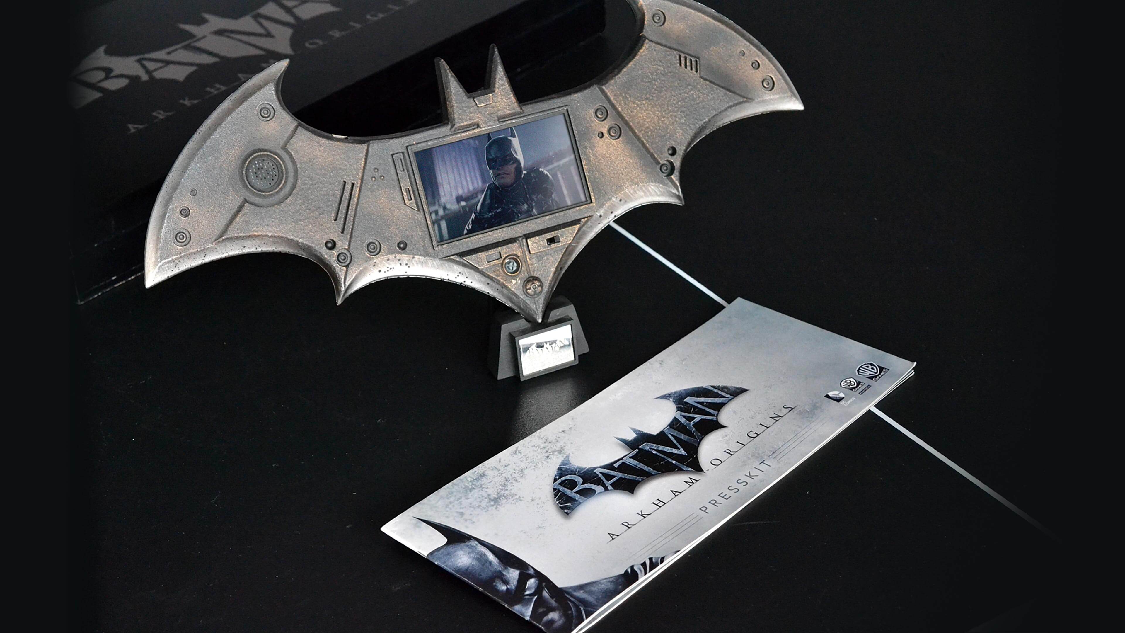 Batman Arkham Origins Batarang Press Kit by TAKEOFF | Tor Paris